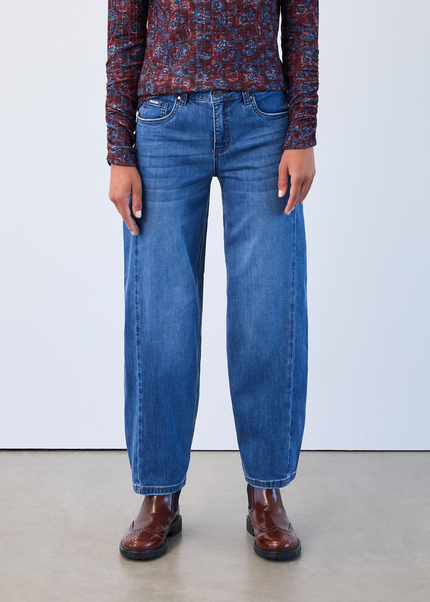 Girlfriend Barrel Ankle Pant