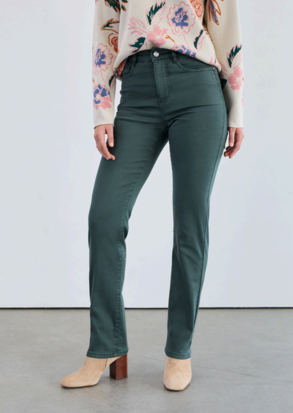 Petite Susanne Straight Leg Pant