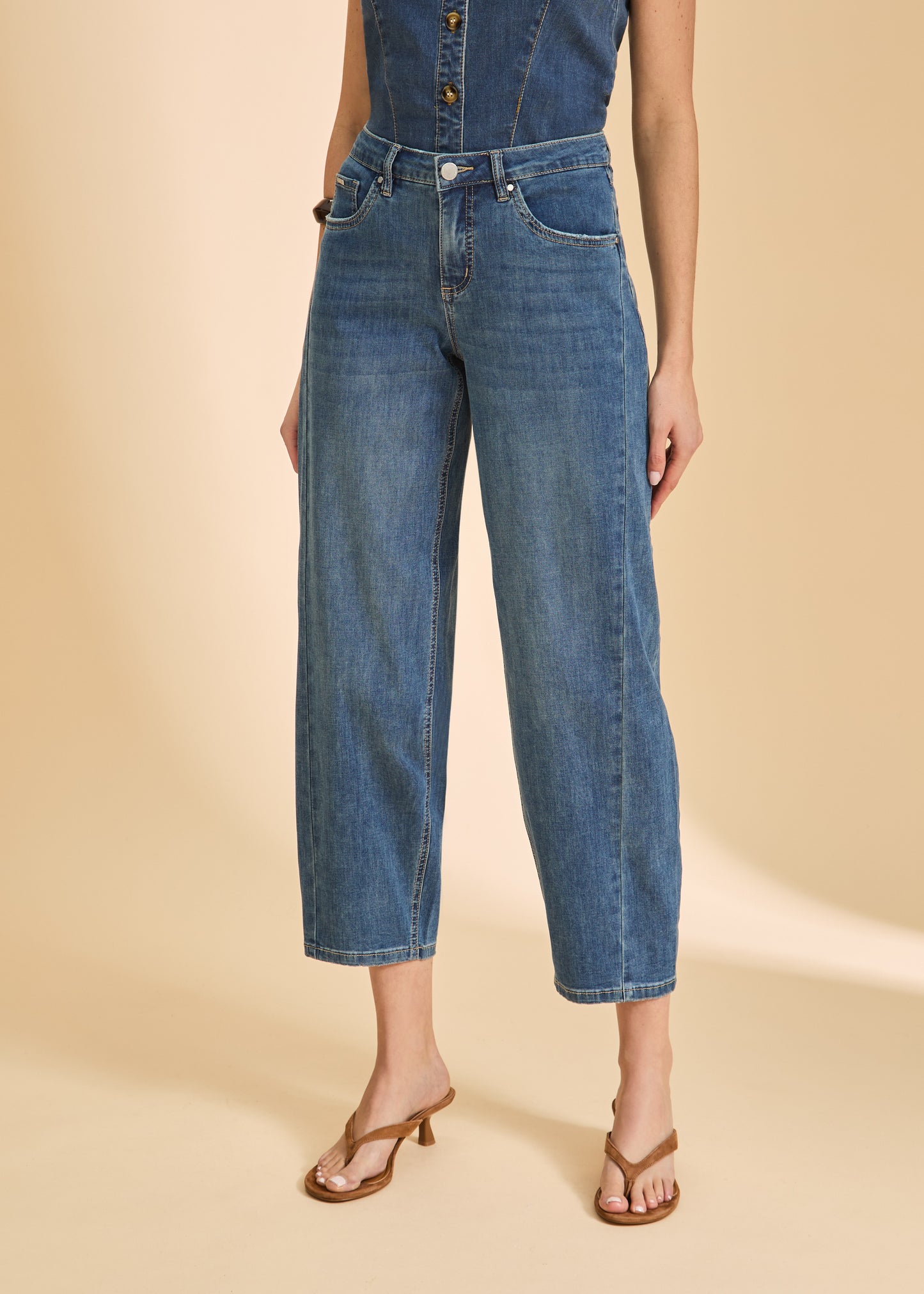 Girlfriend Barrel Ankle Pant